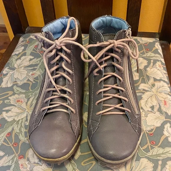 Cloud Aika Leather High-top Sneaker - Picture 2 of 9